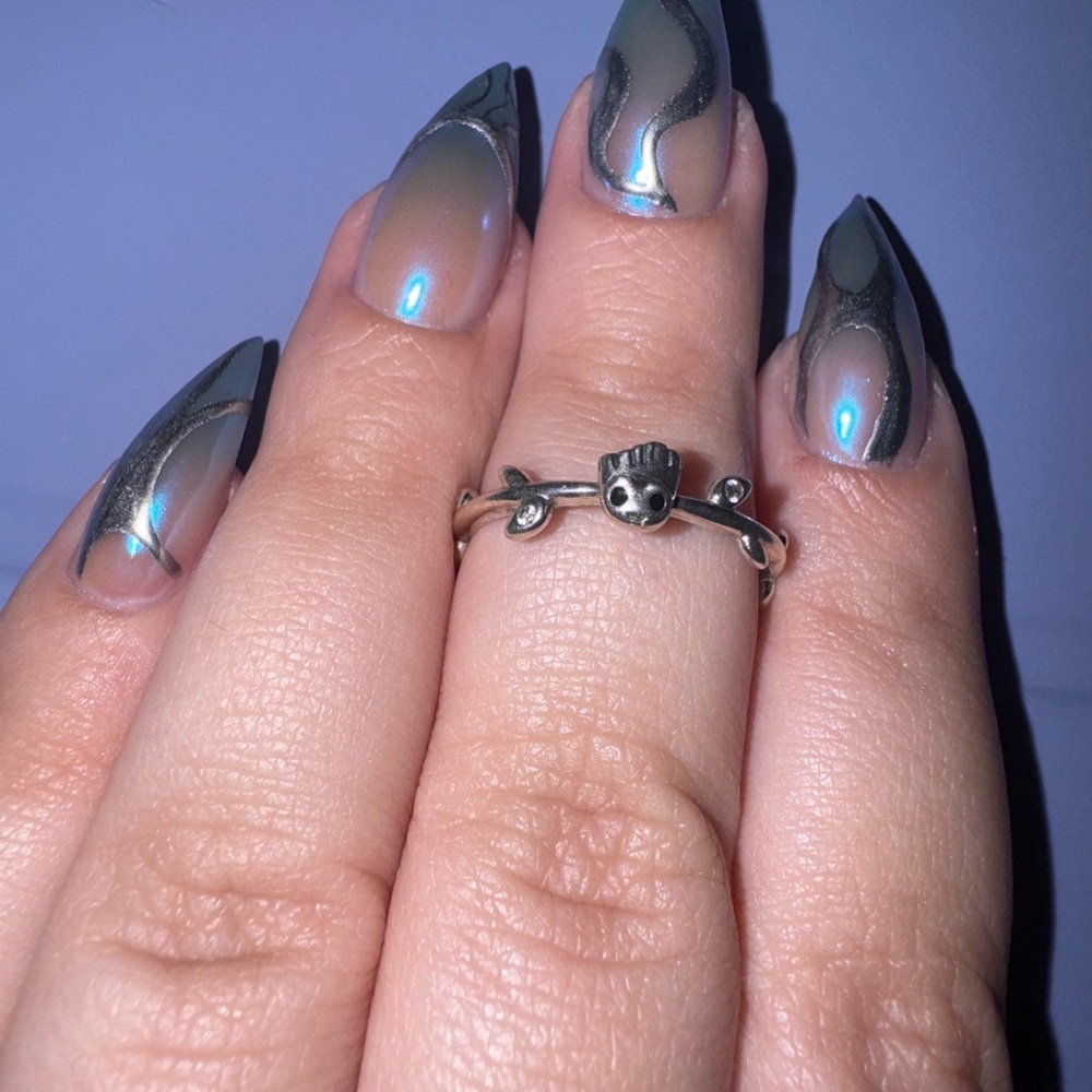 Silver groot ring with Leaf Design - Picture 2 of 2